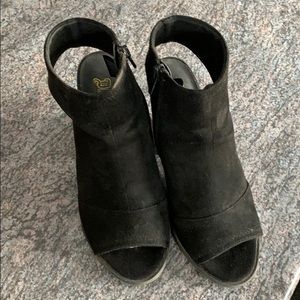 Black open toed shoes all my shoes on sale